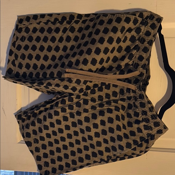 Banana Republic men’s pattered shirt and shorts set - Picture 4 of 5